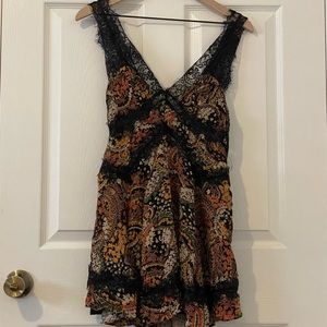 UO TIFFANY PLUNGING LACE TRIM MINI DRESS IN MULTI